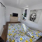 Mikaty Apartman *